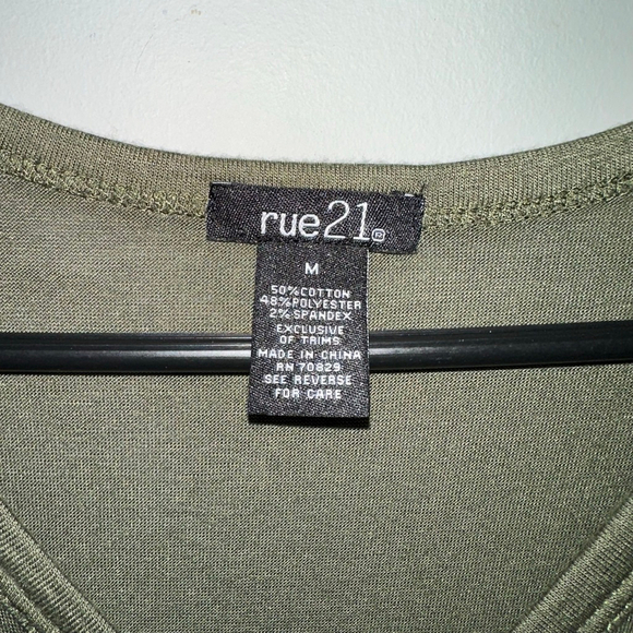 Women's Rue21 Green Button Front Tie Hem Short Sleeve Tee Medium Cozy - Picture 4 of 8